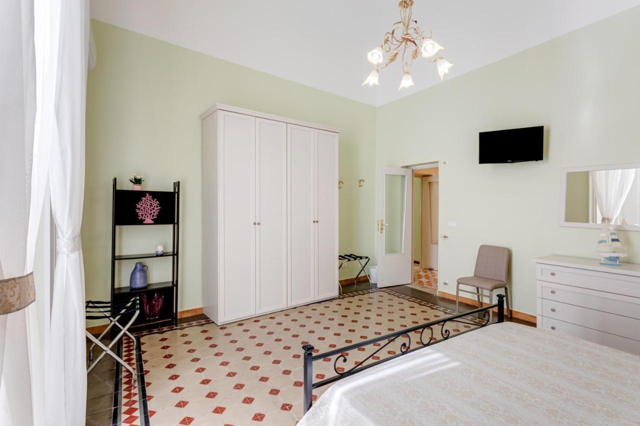 With Terrace- Casa Mariella Apartment *